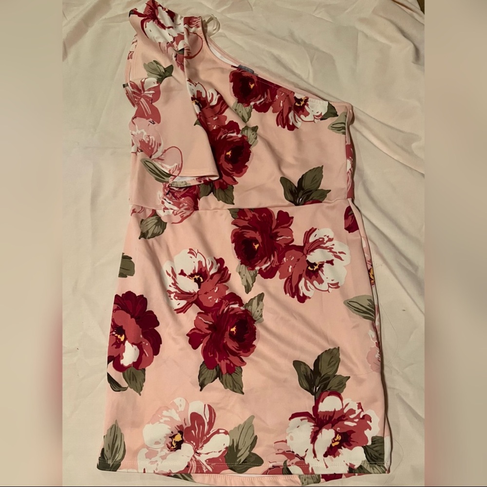 Charlotte Russe 1X Plus size one shoulder floral ruffle dress.